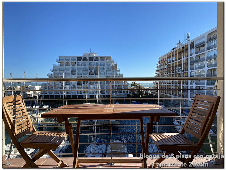 Edifici en venda a Empuriabrava, 3 apartaments, garatge gran i amarratge de 20x6m